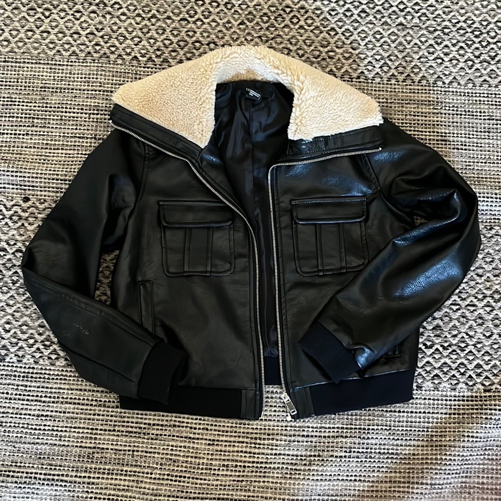 Forever 21 fake (vegan) leather bomber jacket with teddy bear plush collar M